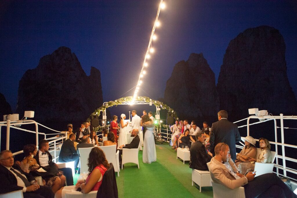 Matrimonio a Sorrento: - Matrimonio Sul Mare: Nave Yacht Patrizia Festeggia il matrimonio sullo Yacht