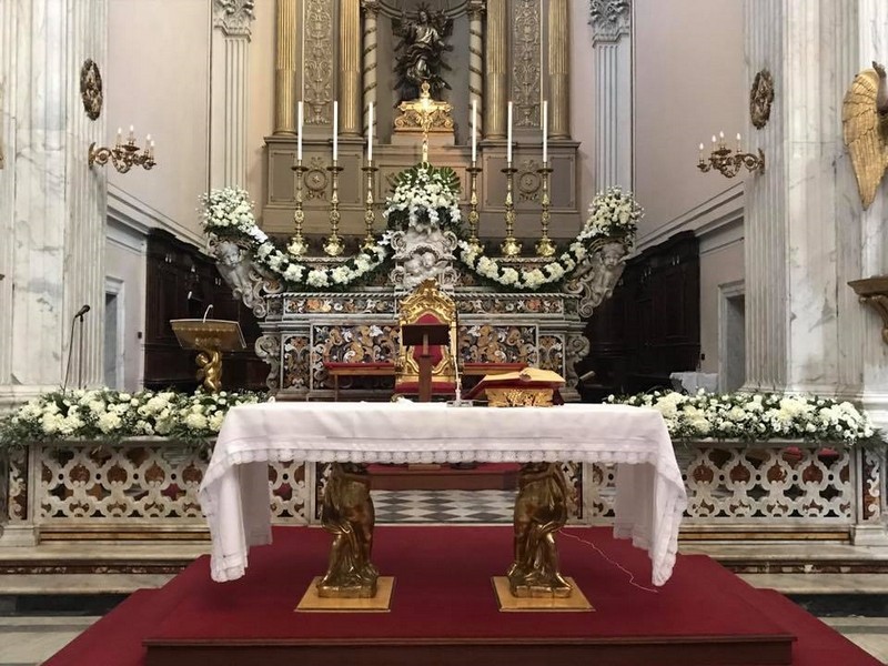 Matrimonio a Sorrento: - Fiori Matrimonio Altare Chiesa Meta addobbato con fiori matrimonio