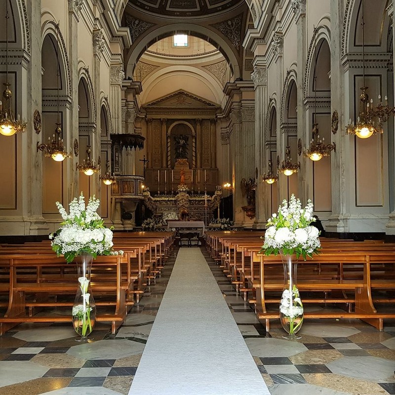 Matrimonio a Sorrento: - Fiori Matrimonio Vasi trasparente con tappeto bianco per matrimonio