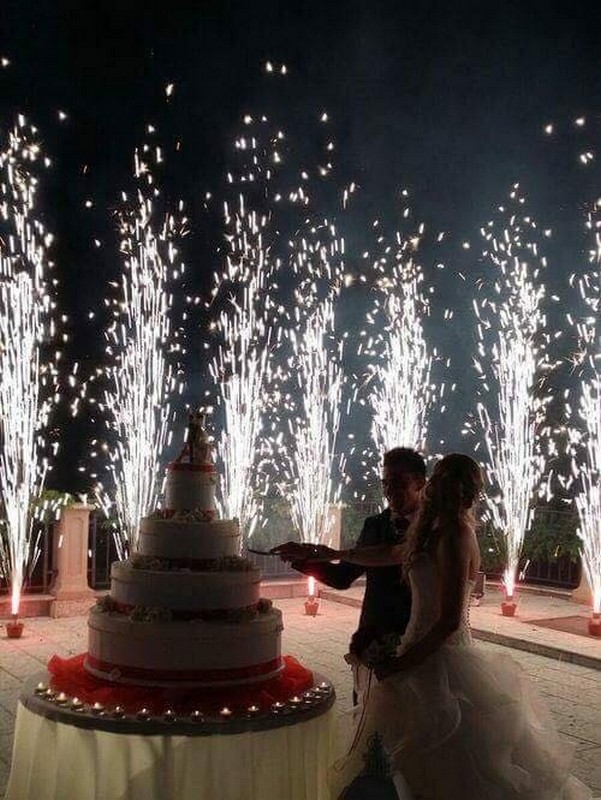 Matrimonio a Sorrento: - Fontane Fredde Luminose al taglio torta Fuochi al taglio torta