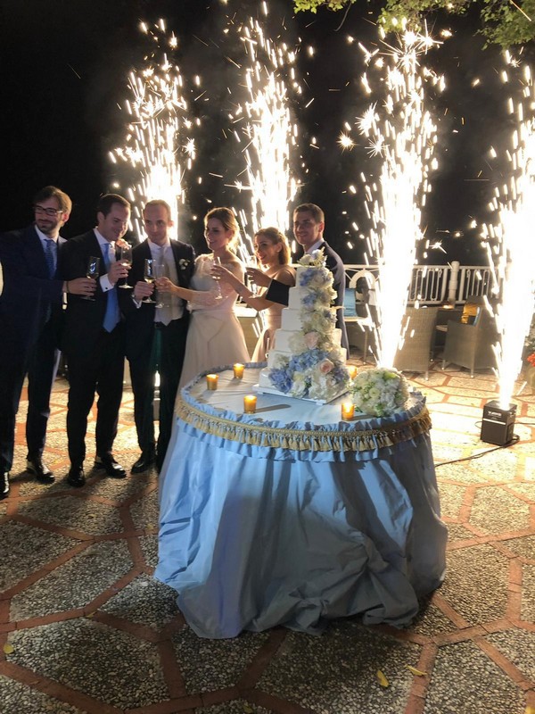 Matrimonio a Sorrento: - Fontane Fredde Luminose al taglio torta Fontane Fredde