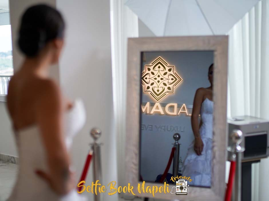 Matrimonio a Sorrento: - Selfie Specchio-Selfie Mirror Ideale per un momento divertete al matrimonio
