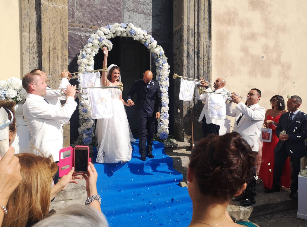 Matrimonio a Sorrento: - Trombe Egiziane trombe egiziane uscita sposi