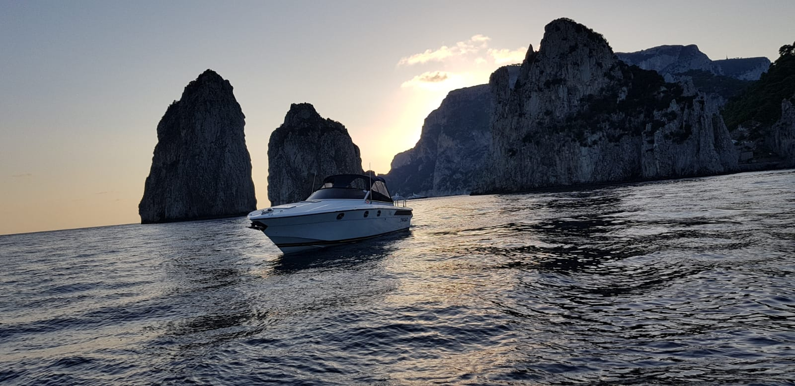 Matrimonio a Sorrento: - Airone Rental Boat - Noleggio barche Proposta di matrimonio tra i faraglioni noleggiando uno yacht a Sorrento